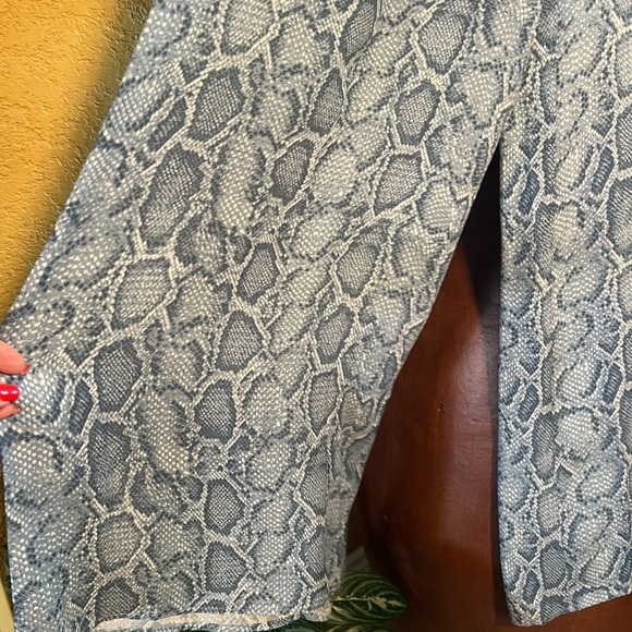 Silky wide leg animal print pant beautiful blue color, size large. - Picture 2 of 7